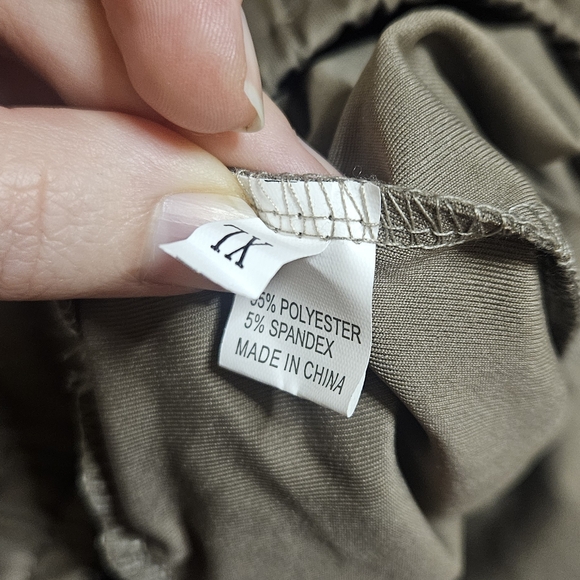 2-Piece Lounge Set: Coffee Brown V-Neck Top and Wide Leg Pants - Picture 7 of 9